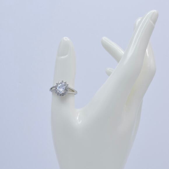 NWOT Fragrant Jewels Oval Cut Halo Cubic Zirconia Ring Size 8.25 US - Picture 3 of 5